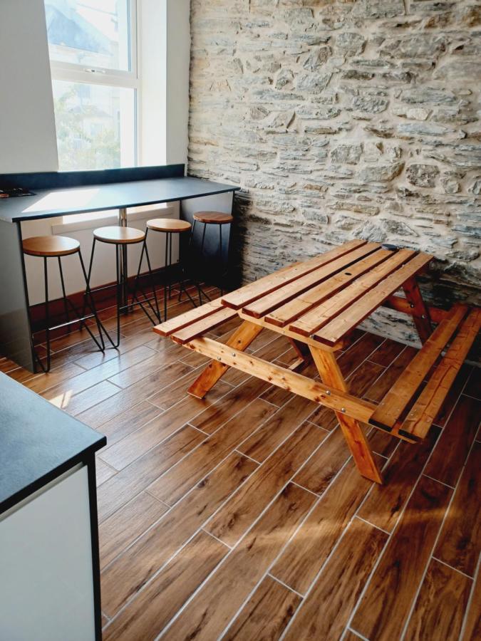 Voyage Hostel - Rooms With Shared Kitchen Douglas Exterior photo