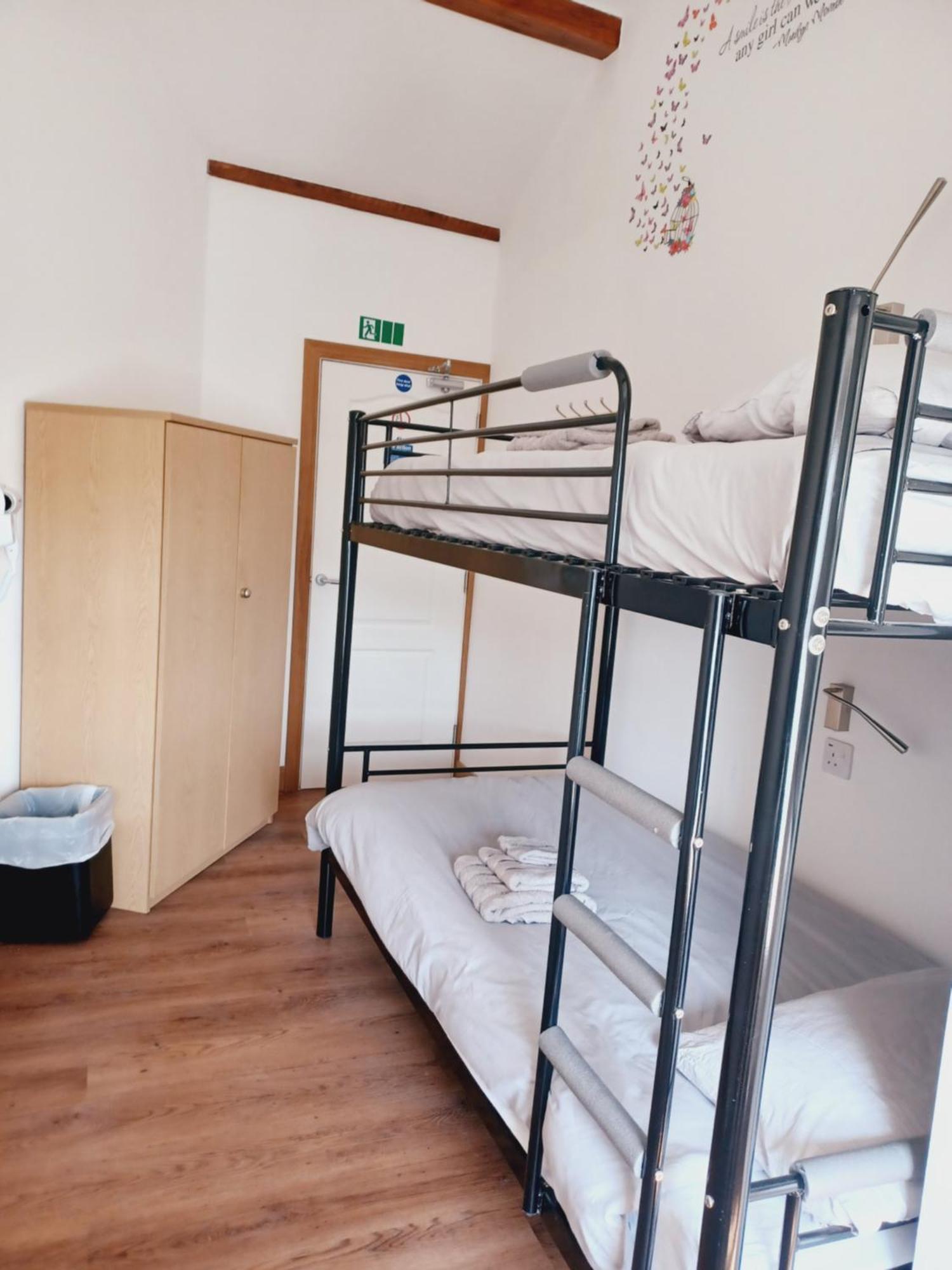 Voyage Hostel - Rooms With Shared Kitchen Douglas Room photo